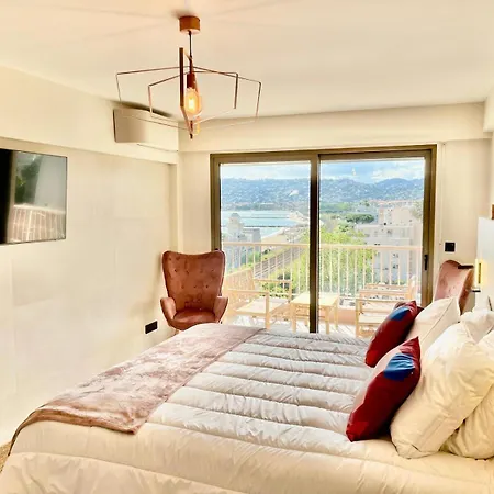 Luxury Sea View Apartment *
